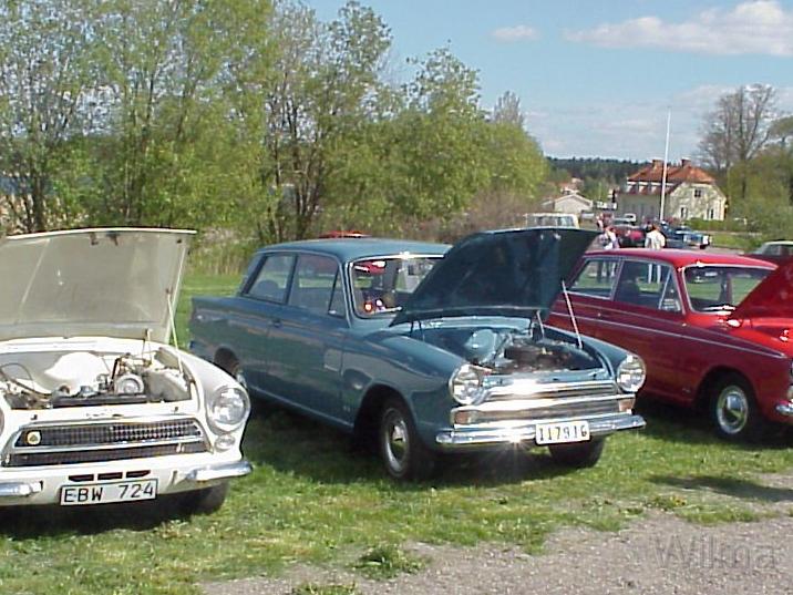 Skokloster 2000 röd 1 a blå 2 a tot i best.jpg - De 3 musketörerna. Lotus, De Luxe samt GT av Cortina MK I.