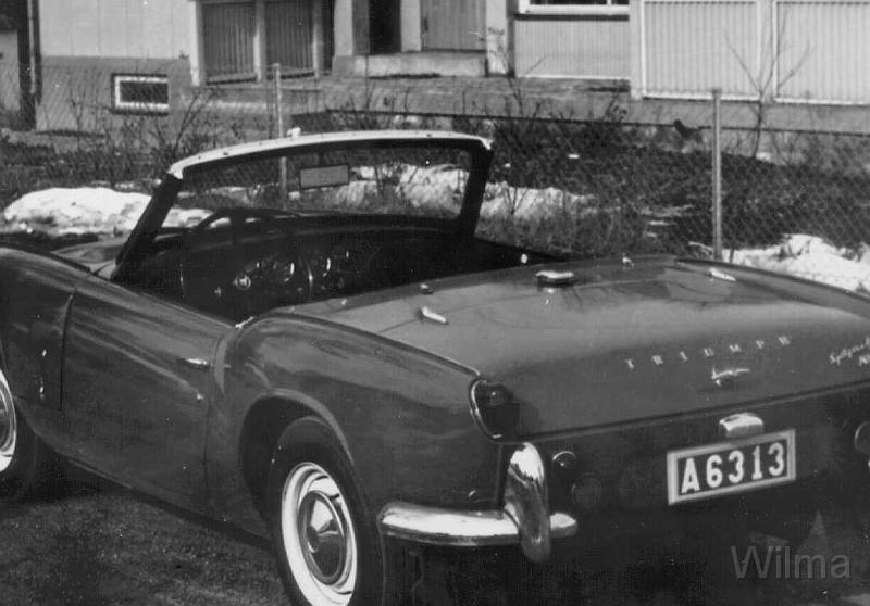 Triumph Spitfire ny.jpg - När jag hade hämtat min nya Triumph Spitfire med "röd" regskylt som man fick låna tills man fått riktigt nummer.