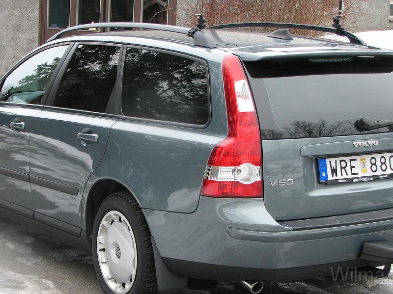 V50 T5_2484.jpg - 2005 köptes en Volvo V 50 T5 med automat/manuel. En riktig krutbil för en sådan "GUBBE" som jag. Såld 2011-02-04 8.500 mil