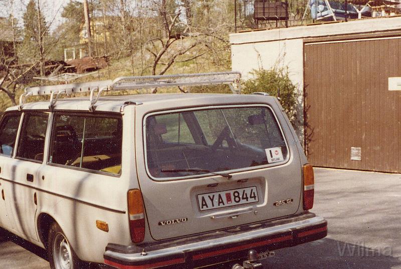 VOLVO AYA 844 54.jpg - Min Volvo 245 GL. var också ny.