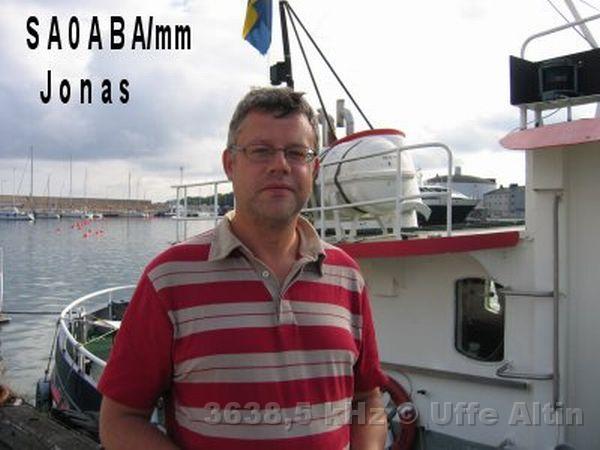 58.jpg - Jonas på sin stora båt och QTH Ramsö.