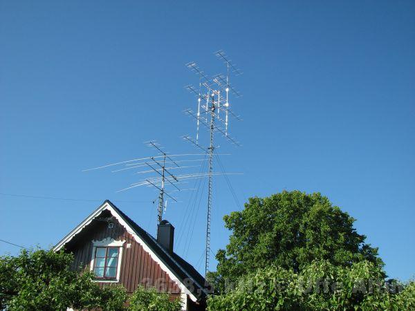 IMG_3322.JPG - Antennerna i Vänge, Gotland. 24 meters mast 8 st på 144 MHz och 8 st på 432 MHz samti 12 meters  mast 2 st på 144 MHz sam 5 el på 50 MHz och mod. C 3 på 14 MHz, 21 MHz och 28 MHZ.