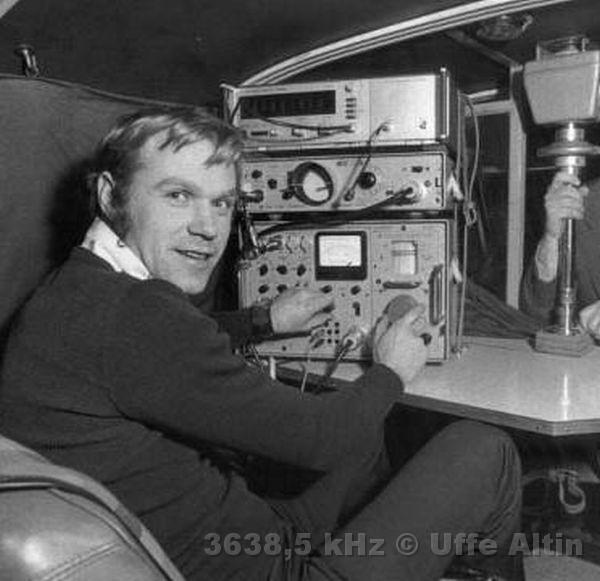 Sinkadus.jpg - Uffe SM0NI i pejlbussen "Sinkadus" på 1970 talet.