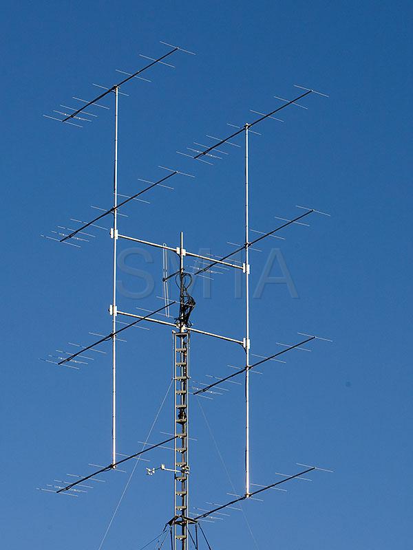 ant4.jpg - 8 x 8 el I0JXX at 24m tower.