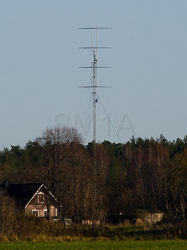 ant5.jpg - Tower, from 1 km.
