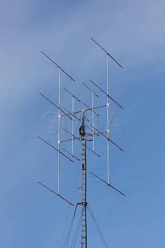 mast1.jpg - 8x8 el I0JXX and 8x10el DK7ZB at 24m tower.