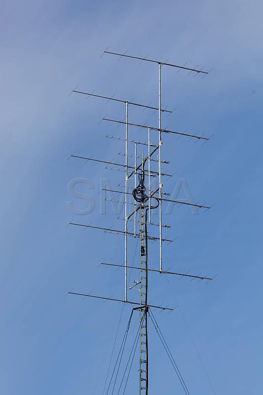 mats3.jpg - 8x8 el I0JXX and 8x10el DK7ZB at 24m tower.