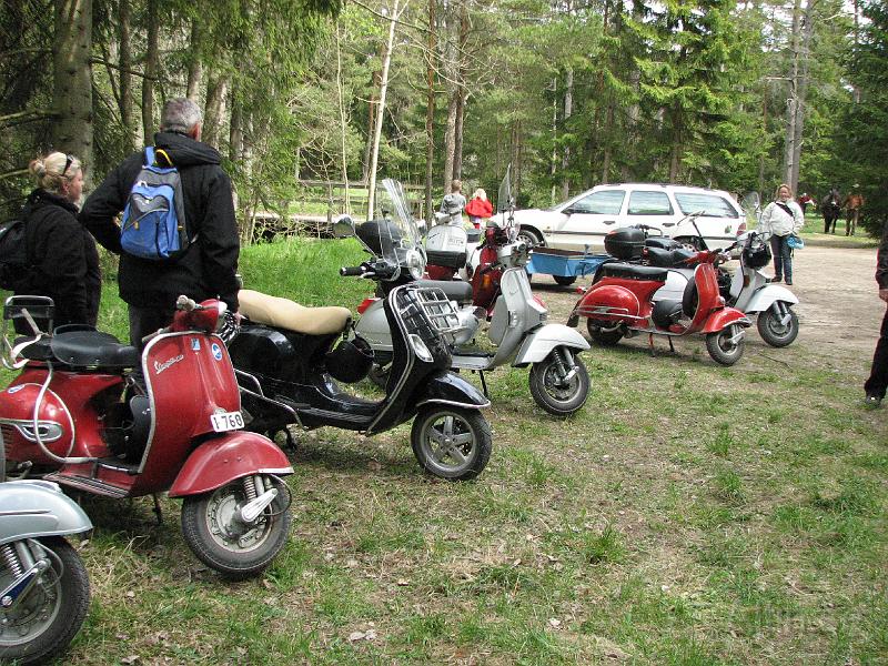 IMG_2898.JPG - Vespa klubben med uppehåll i Tjaukle.